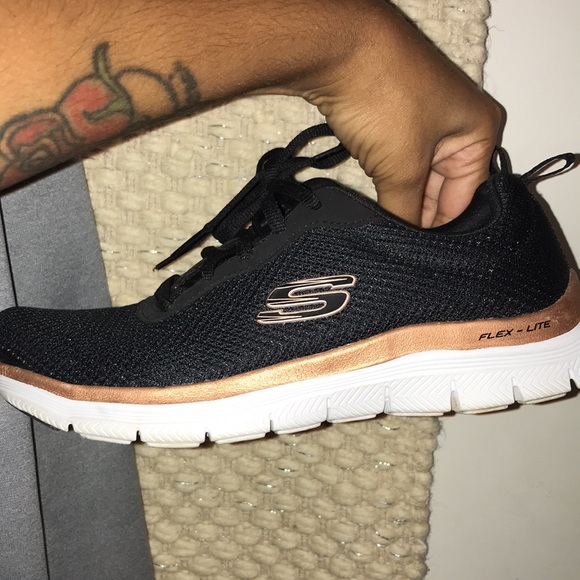 Comfy sneakers 👟🖤 - Picture 10 of 12